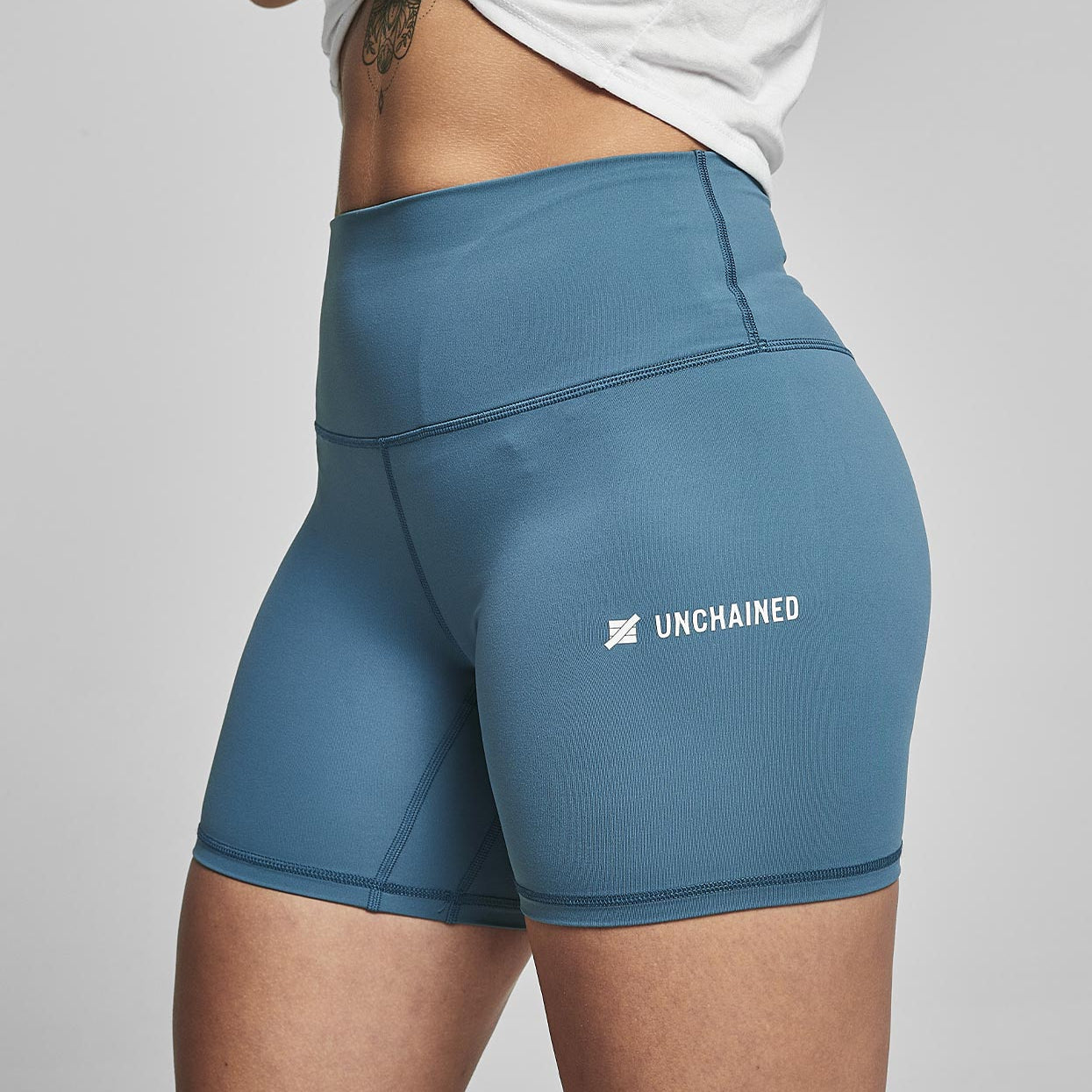 <tc>S</tc>HORT <tc>L</tc>IGHTER 38' peacock blue